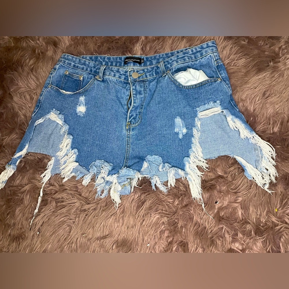 Trendy jean shorts that have been barley warn.